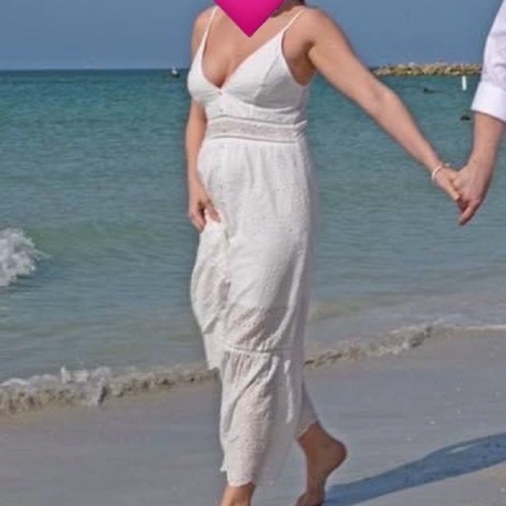 Size L white dress. Gently used, very good condition.